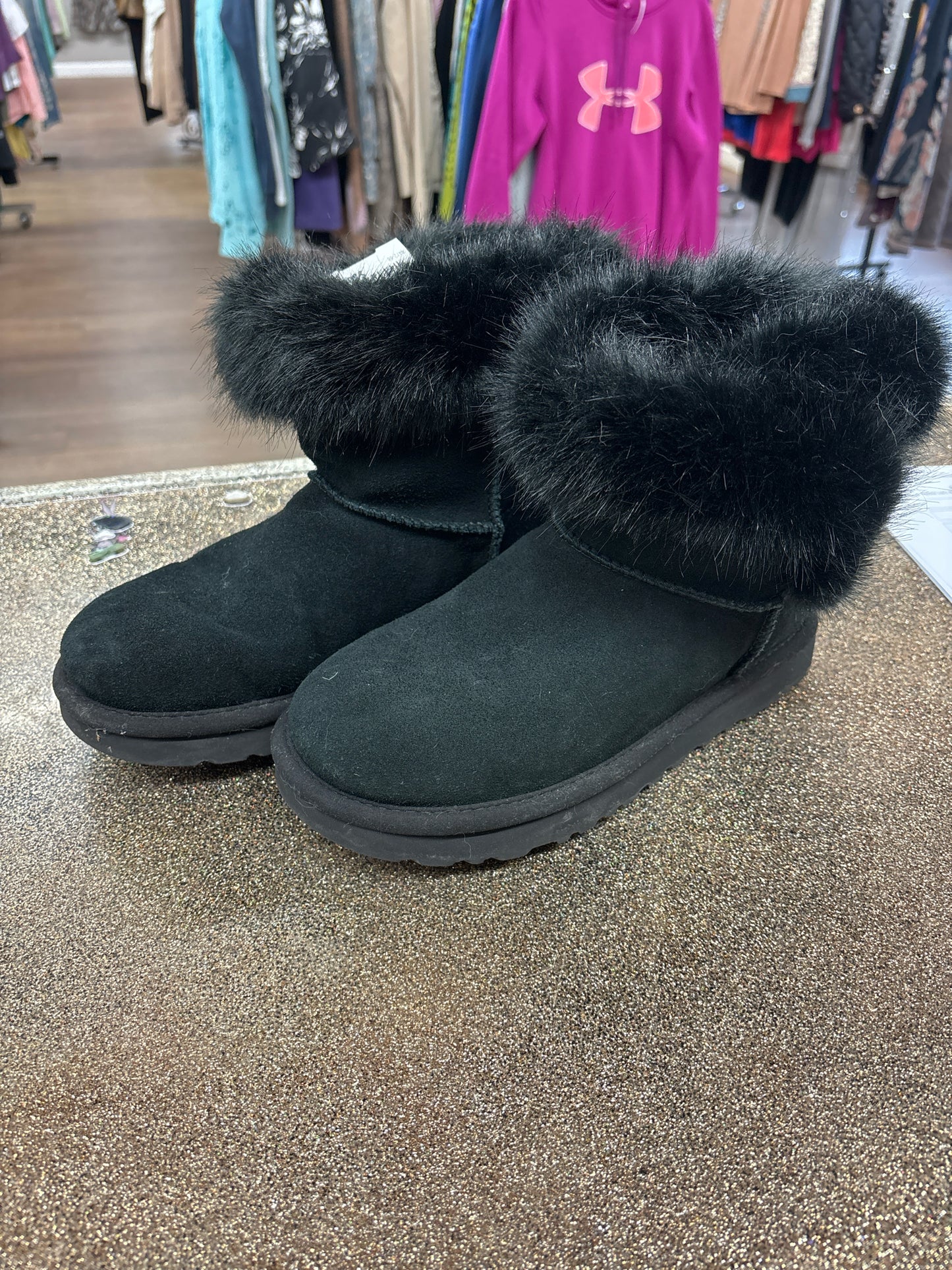 7 UGS Black Womens Shoe