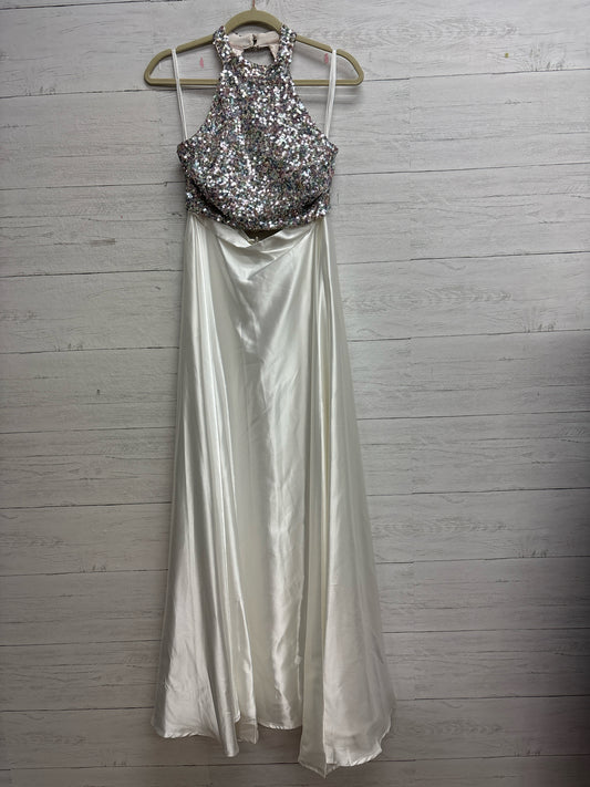 Size M Windsor White/Silver Gown