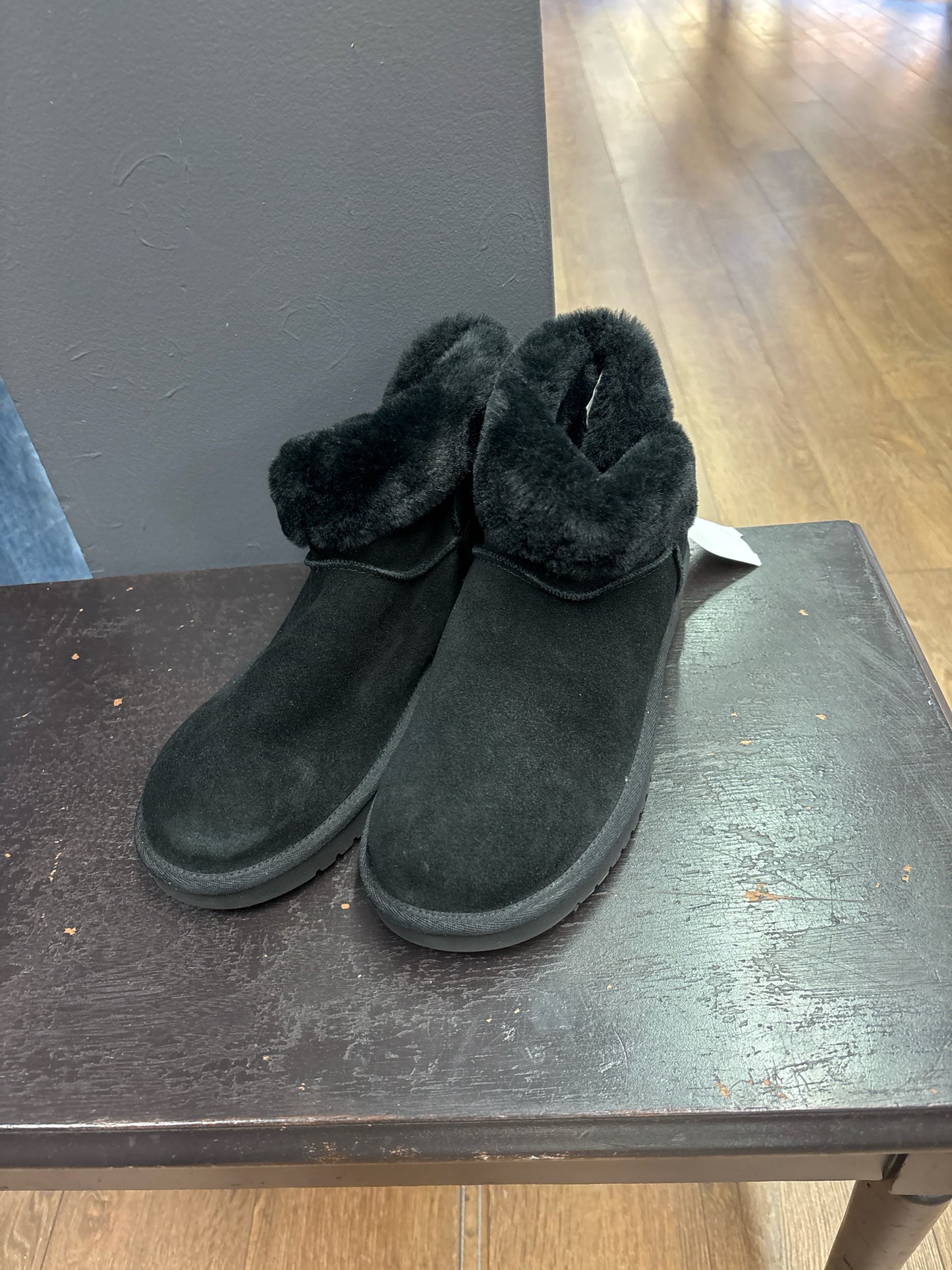 9 UGG Black Womens Boots