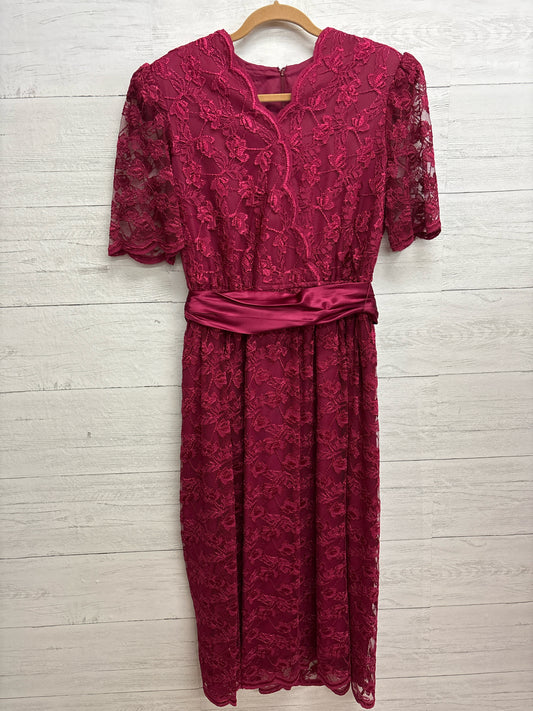 Size 10/12 N/A Magenta Gown