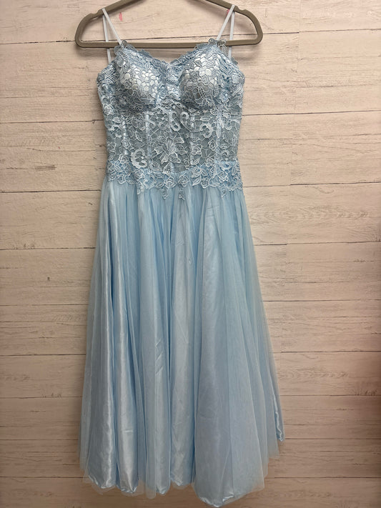 Size 13 by & by Blue Gown