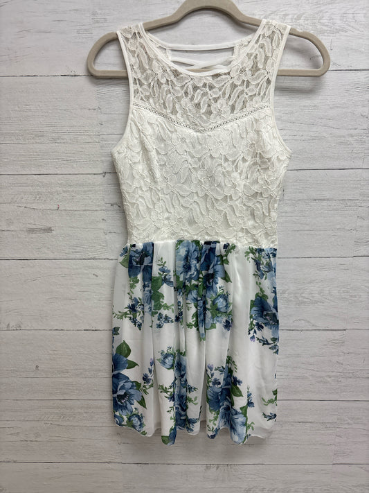Size 3 Speechless White/Blue Gown