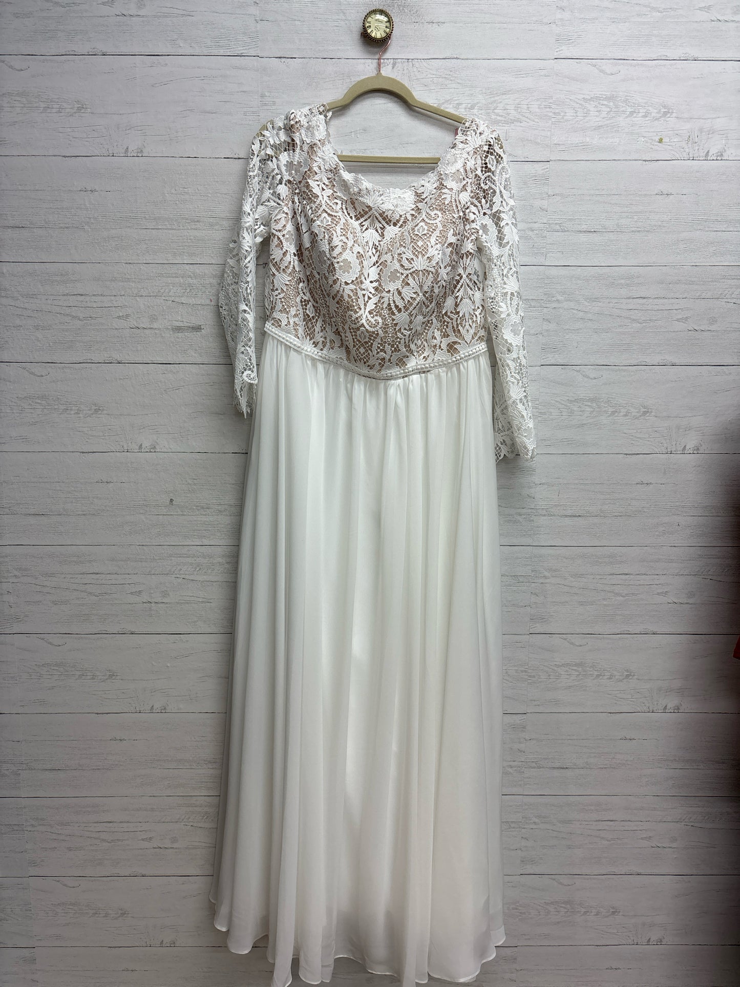 Size 20 WHITE/TAN Gown