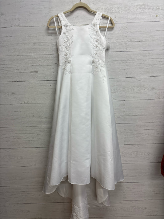 Size S N/A White Gown