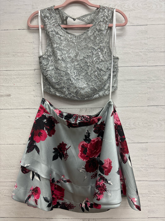 Size 11/12 Windsor Grey/Pink Gown