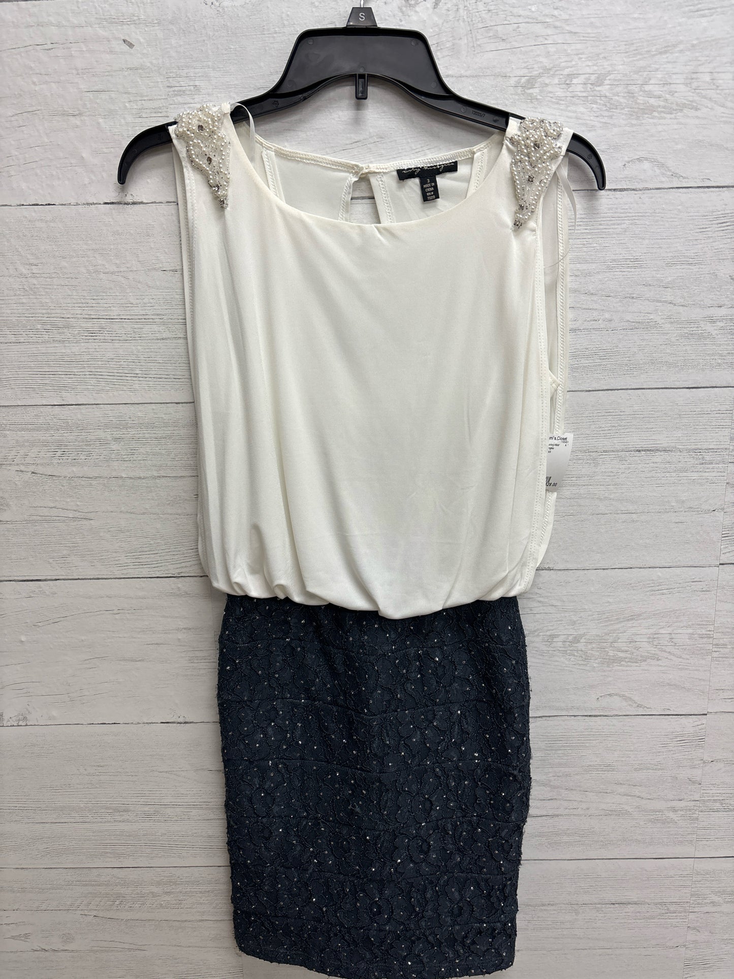 Size 3 City Triangles White/Black Gown/Evening Wear