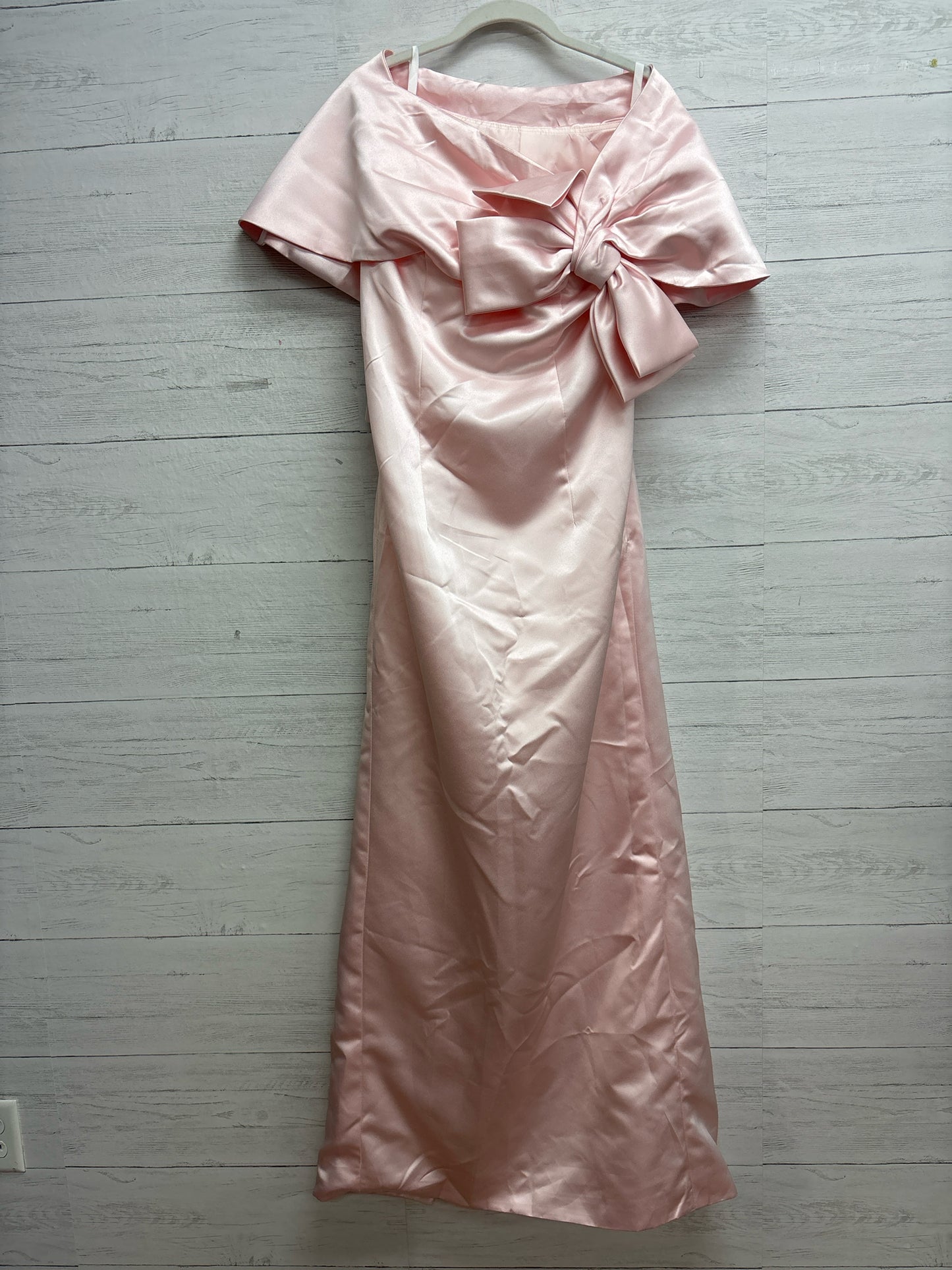 Size M N/A Pink Gown/Evening Wear