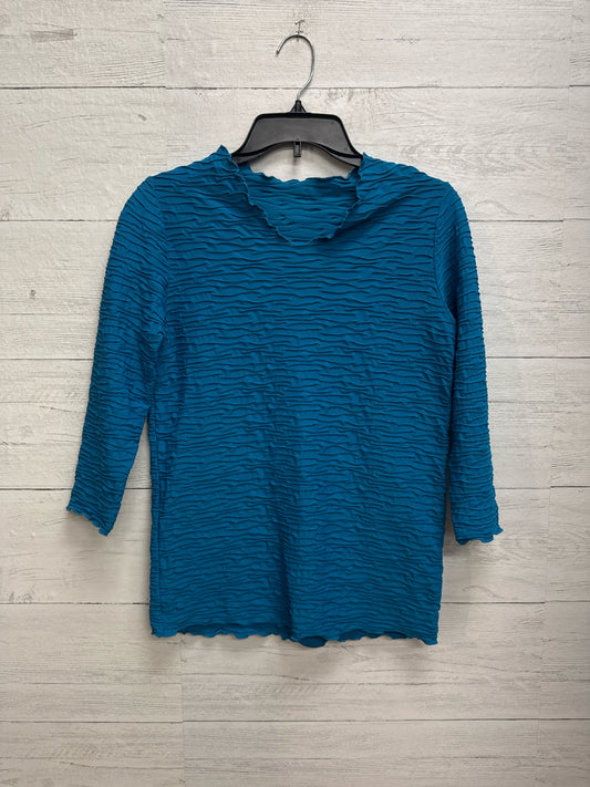Size M Haystacks Blue Shirt