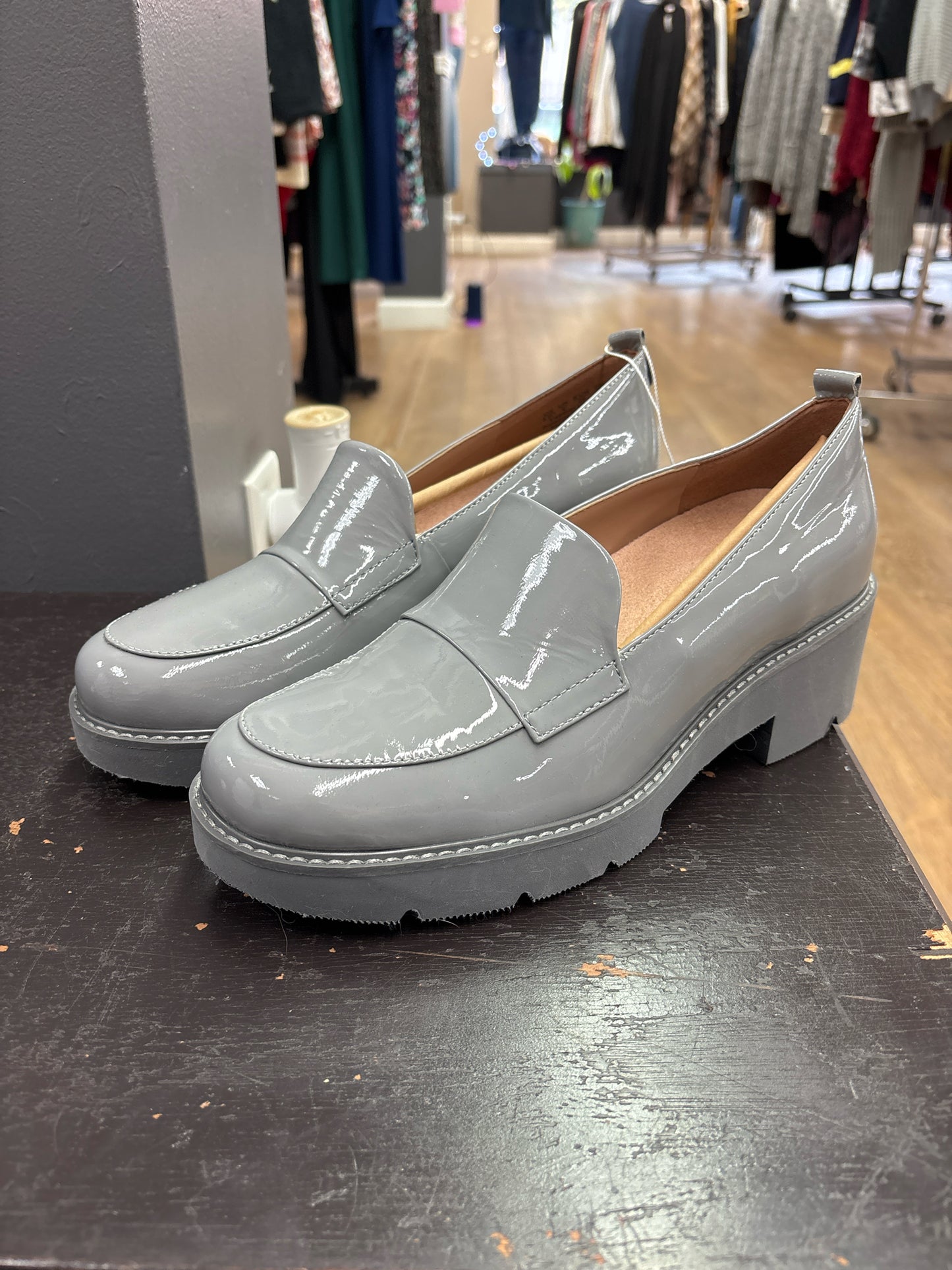 8.5 Naturalizer Grey Woomens Shoe