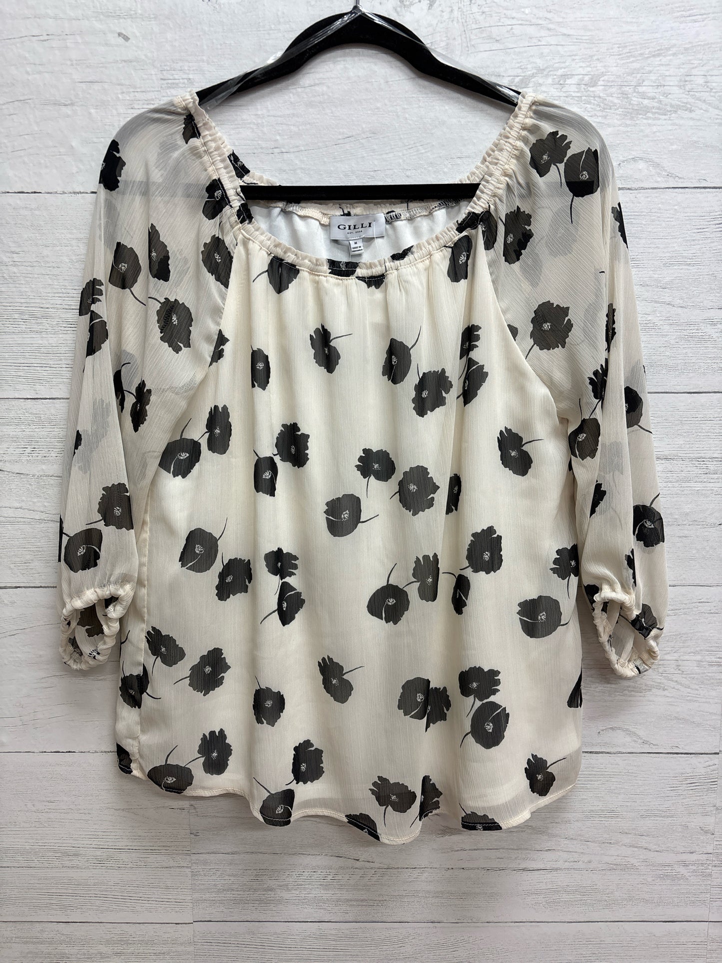 Size M Gilli Off White Shirt