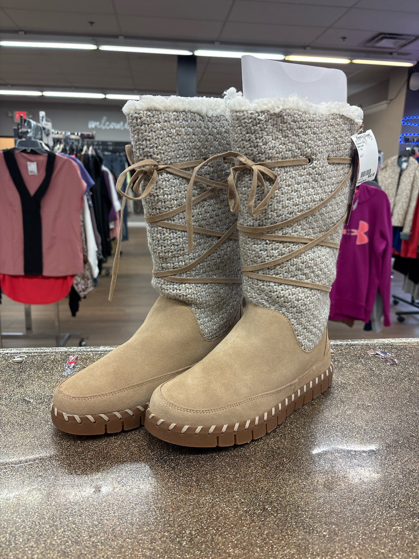 8 Muk Luks Tan Womens Shoe