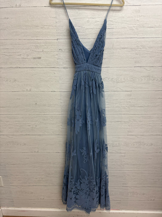 Size M N/A Blue Gown