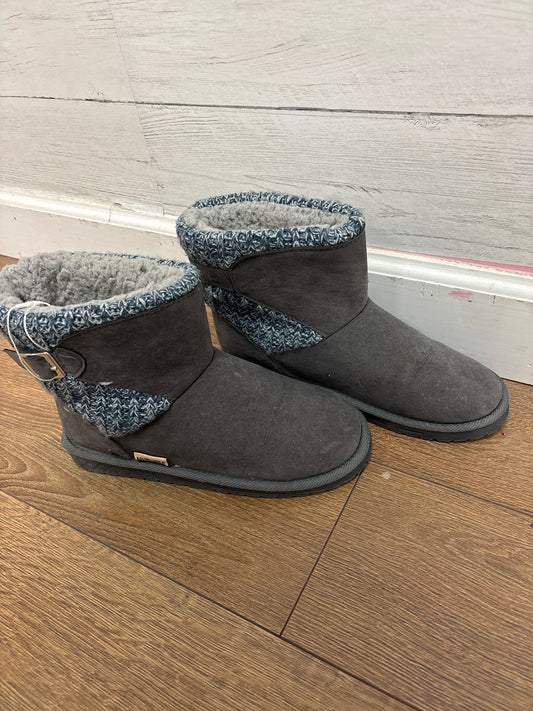 9 Muk Luks Grey Woomens Shoe