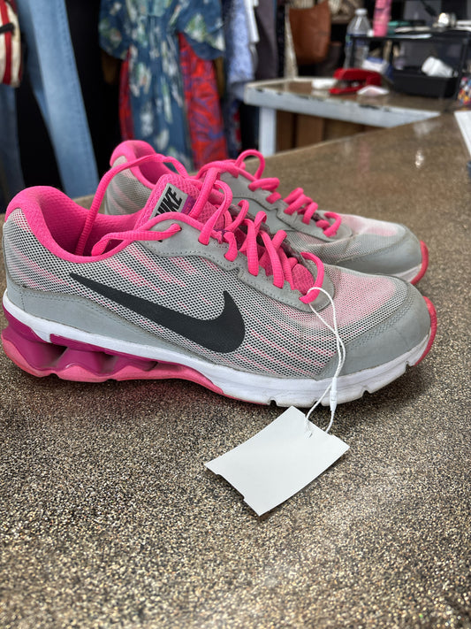 7.5 Nike Grey/Pink Shoe