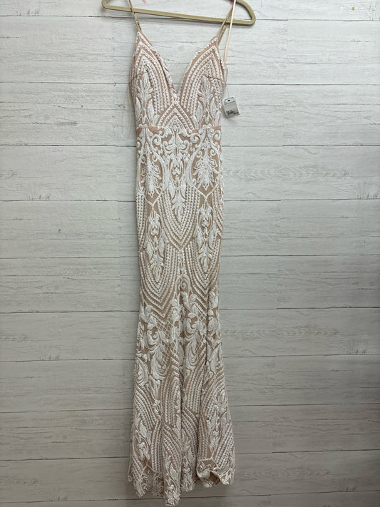 Size XS Windsor white/nude Gown