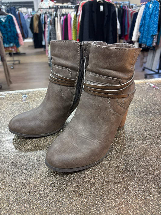 8 Madden Girl Grey Womens Boots