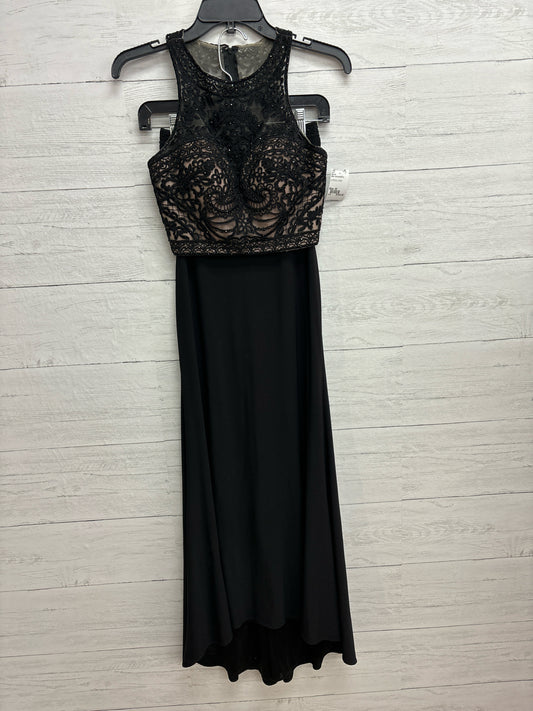 Size 00 Gigi Hill Black Gown