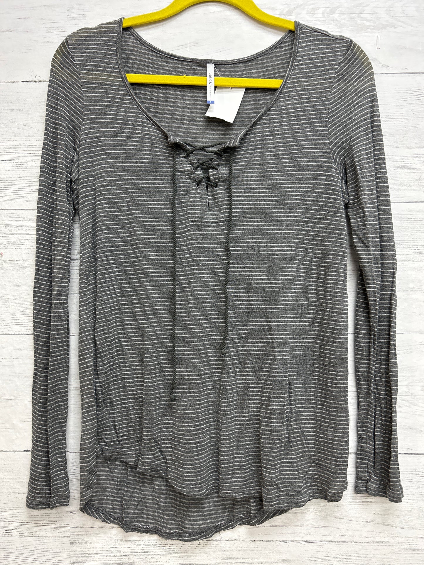 Size S tresics gray/white Shirt