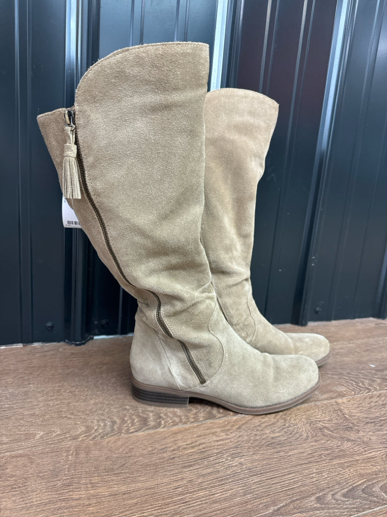 8 Naturalizer Tan Boots