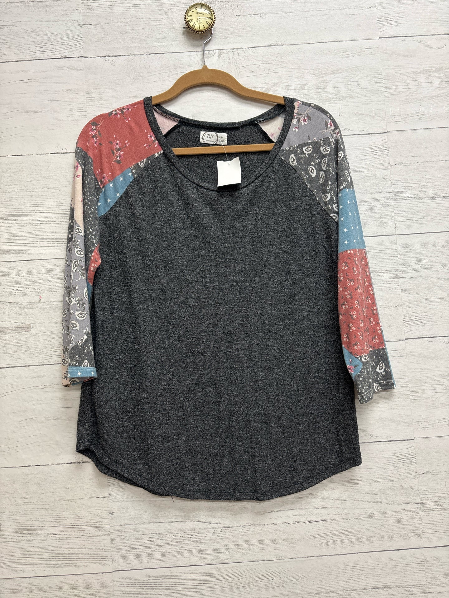 Size M Maurices Grey Shirt