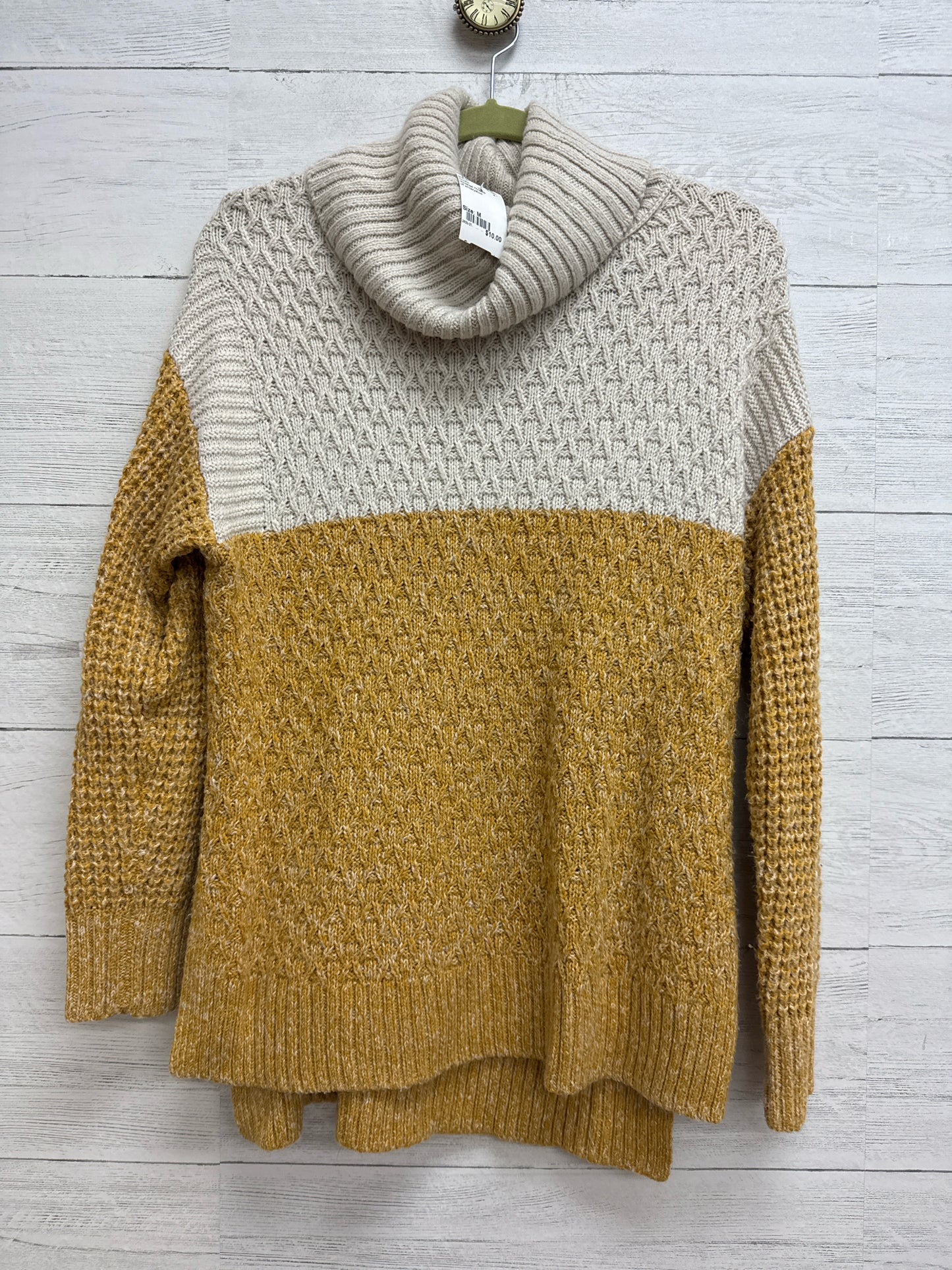 Size M Universal Threads off white/yellow Sweater