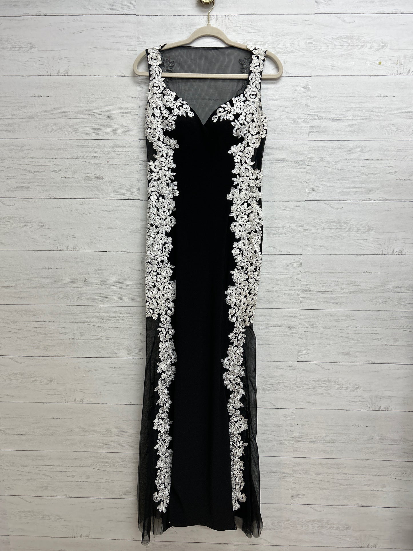 Size 8 Betsy & Adam Black/White Gown