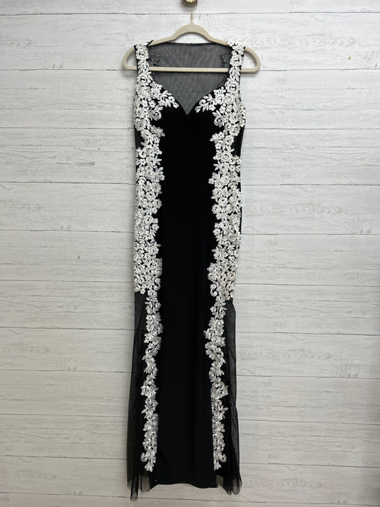 Size 8 Betsy & Adam Black/White Gown