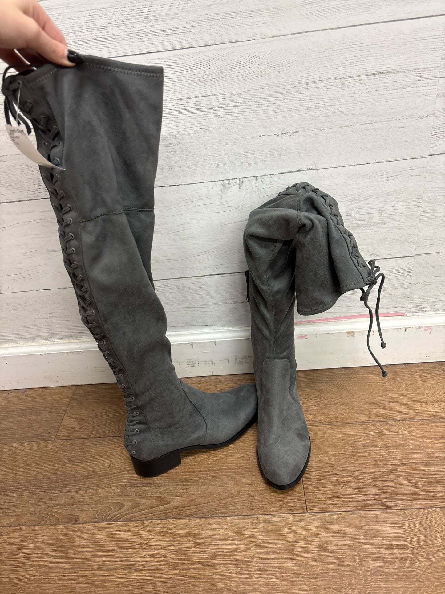 7 N/A Grey Woomens Shoe