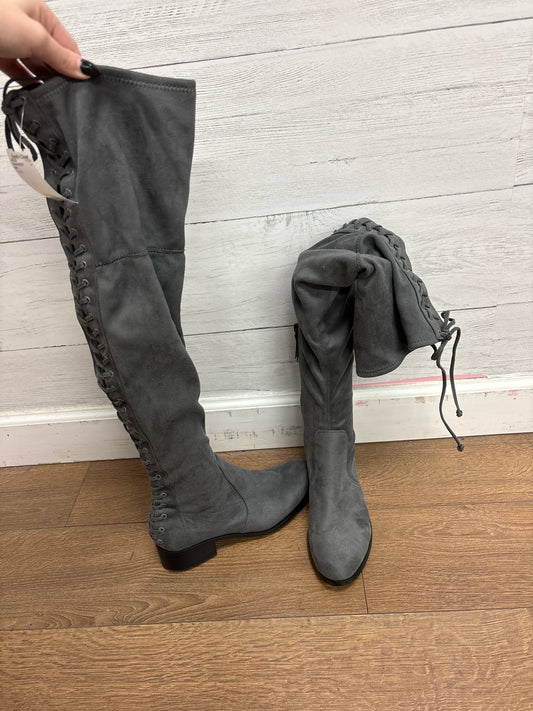 7 N/A Grey Woomens Shoe