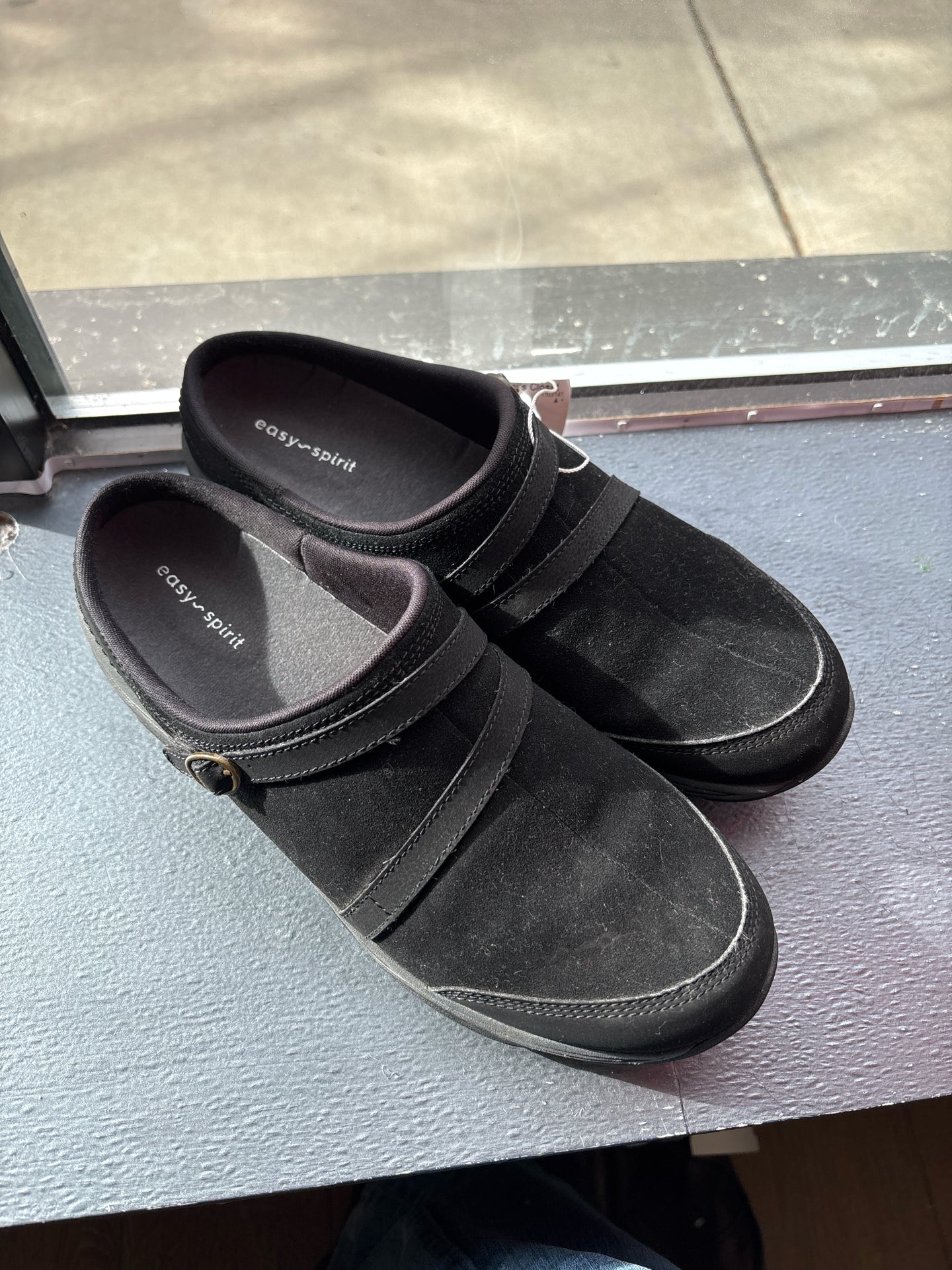 11 Easy Spirit Black Shoe