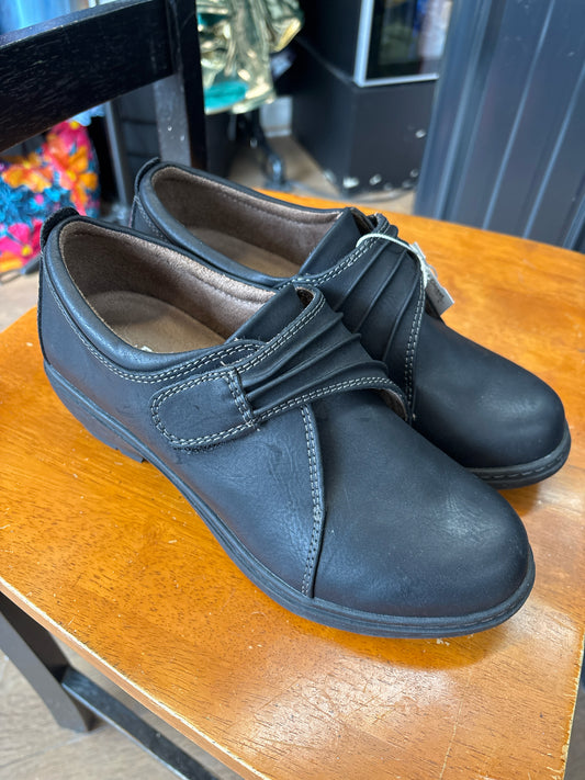 8 Eastland Black Shoe