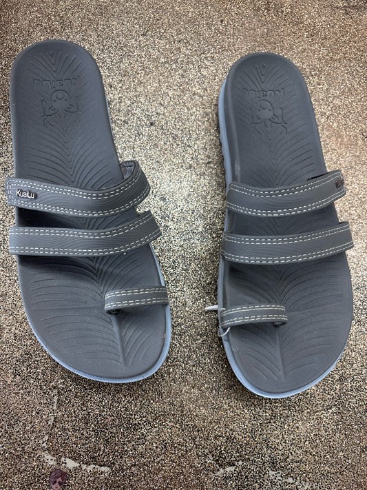 8 Kuailu Grey Sandals