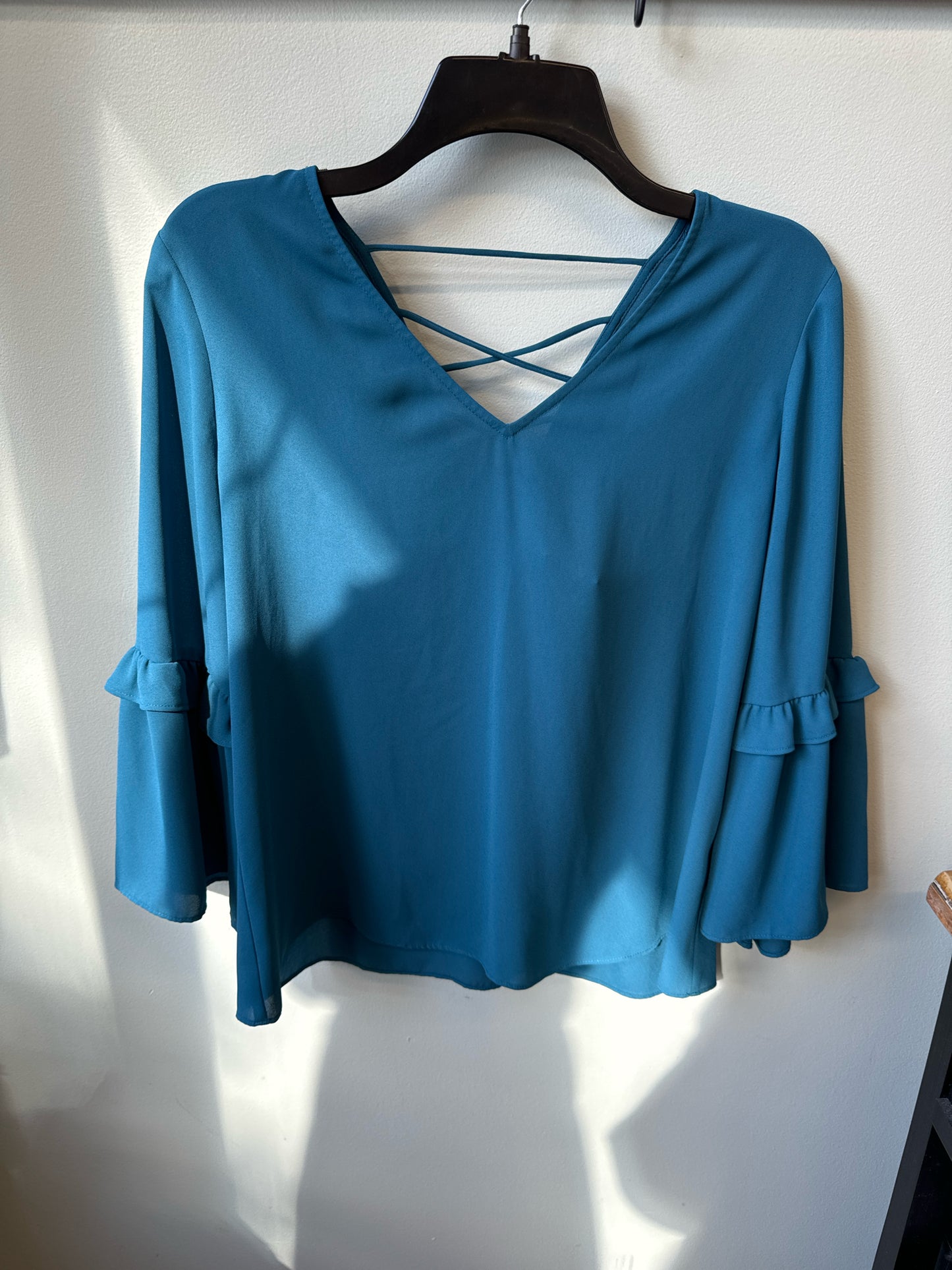 Size M WhiteHouseBlkMarket Teal Shirt