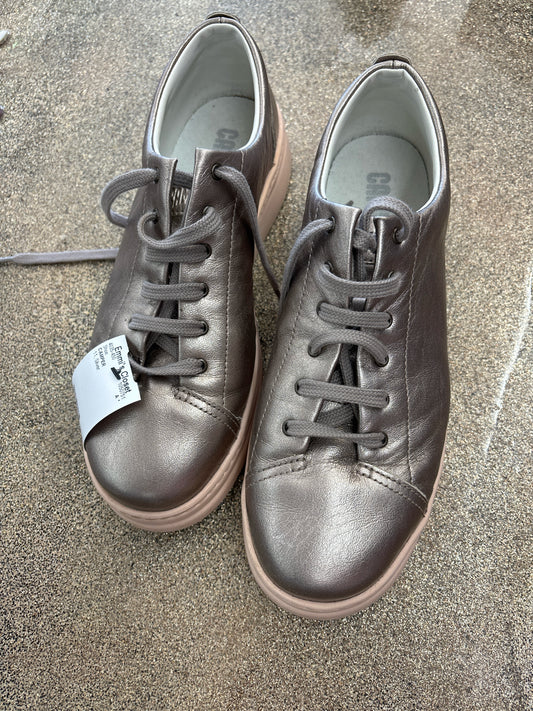 11 CAMPER Silver Shoe