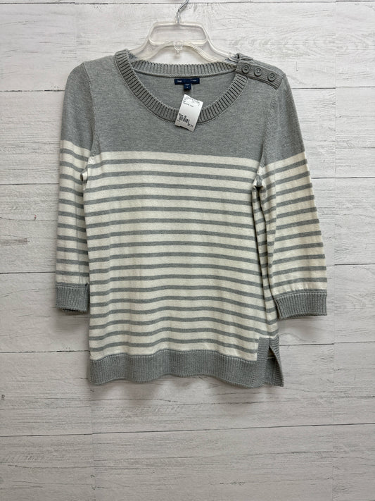 Size M Gap Grey/white Shirt