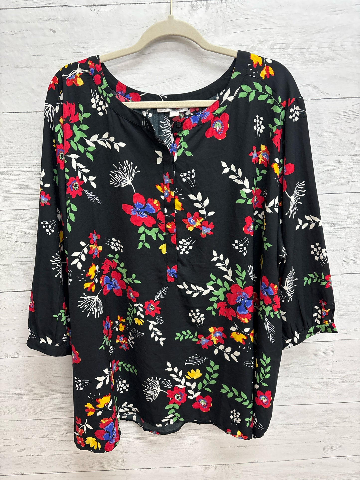 Size 2X Women Within black/red Shirt