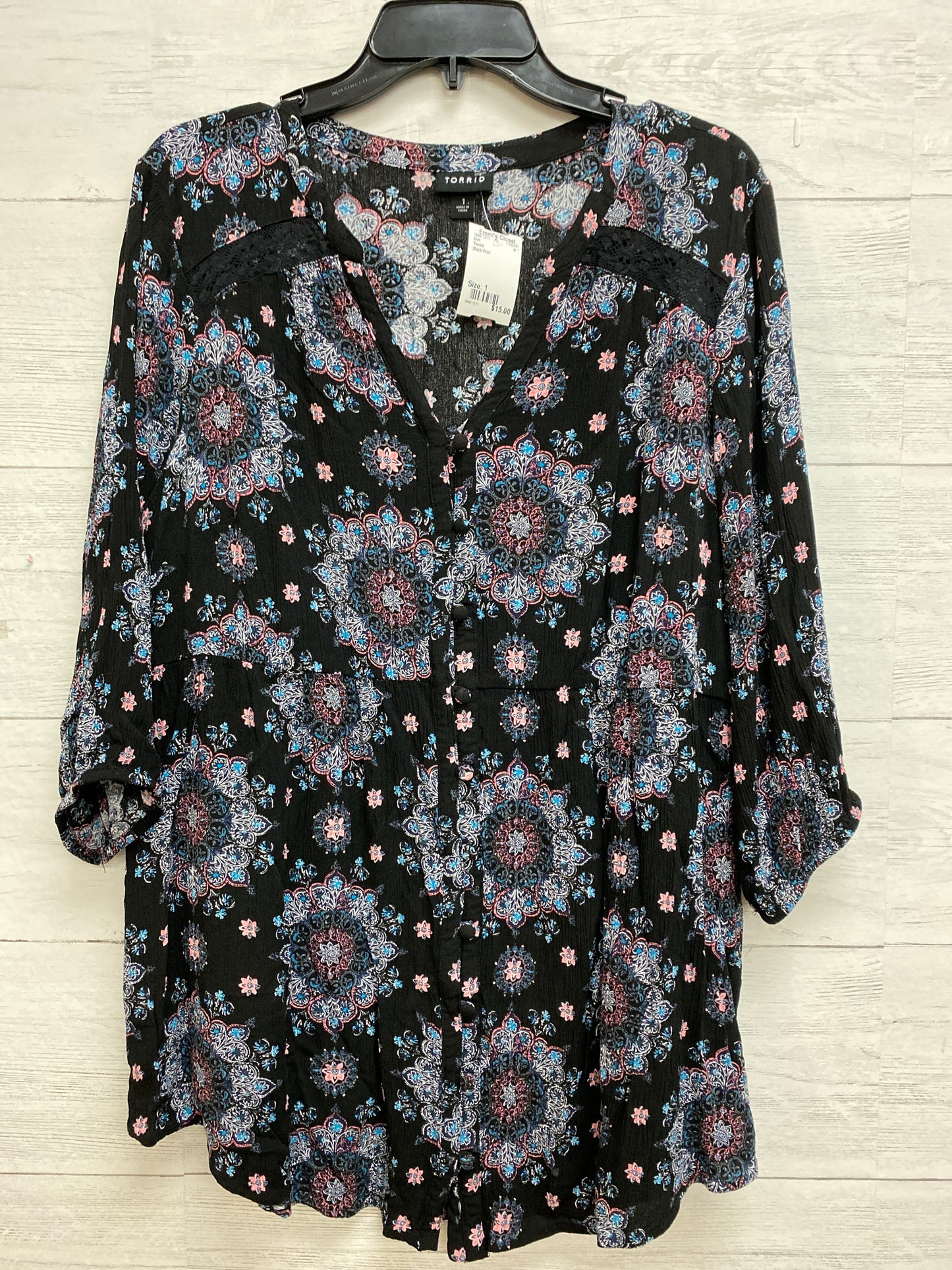 Size 1 Torrid Black Print Shirt