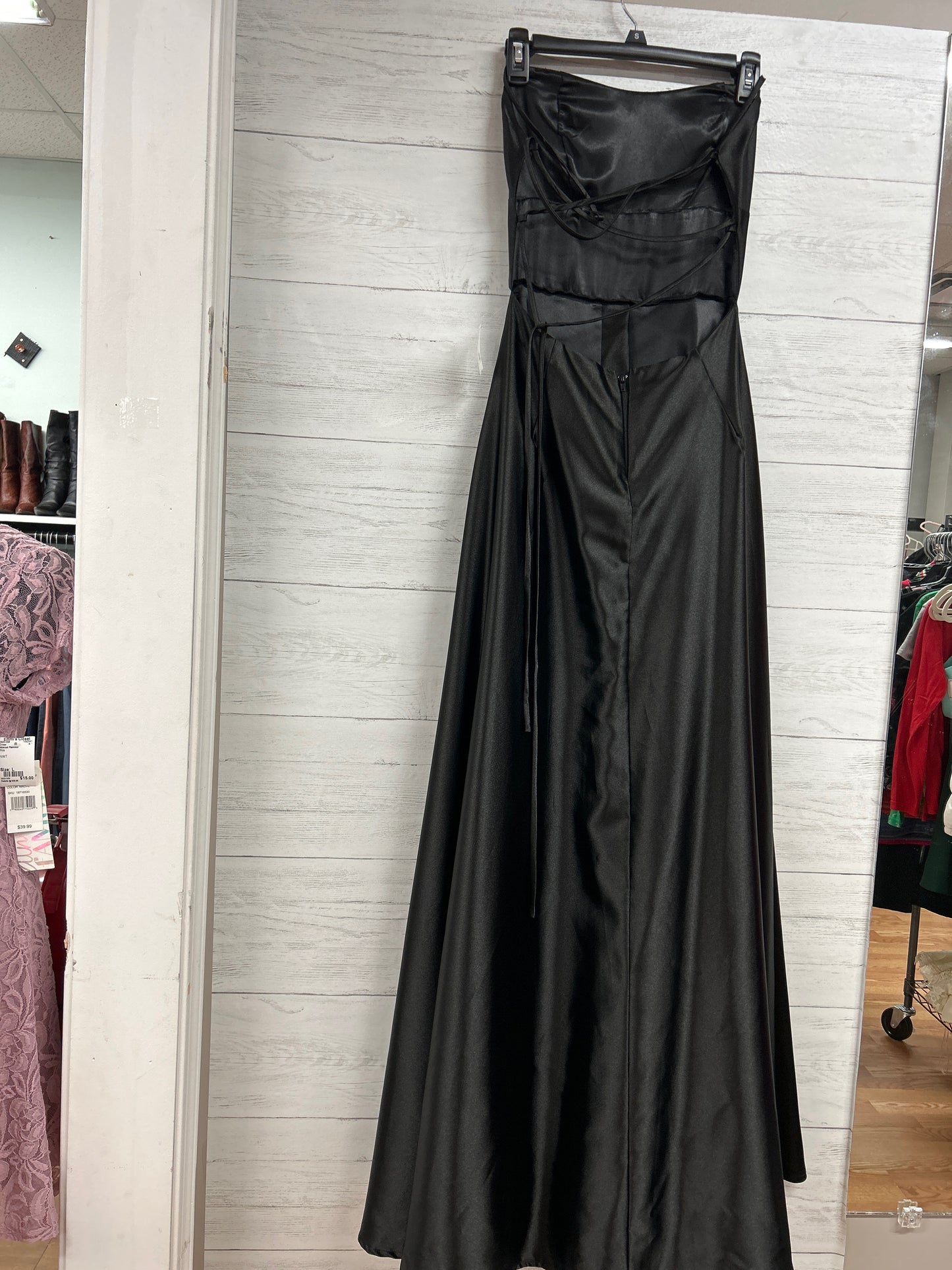 Size M Windsor Black Gown