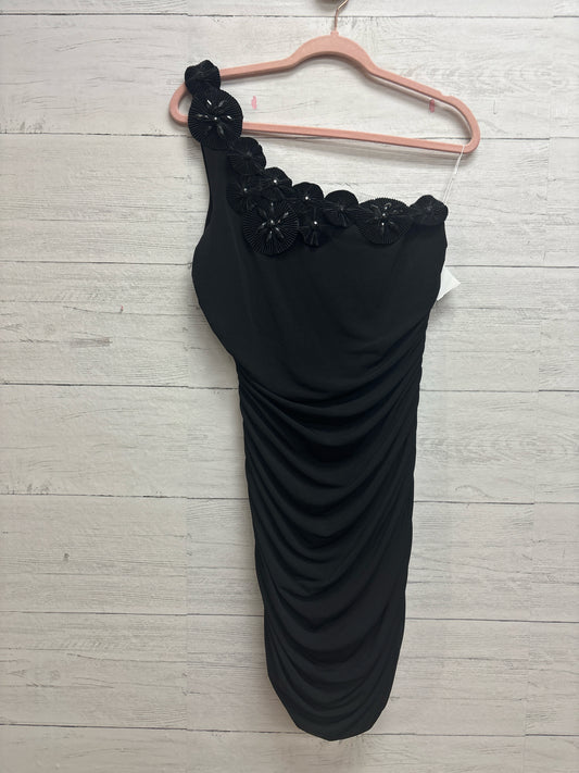 Size L City Triangles Black Gown