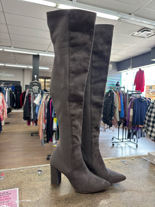 8 Everly Garnet Womens Shoe