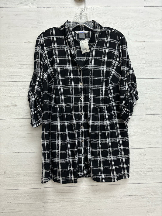 Size 1X Black/White Shirt