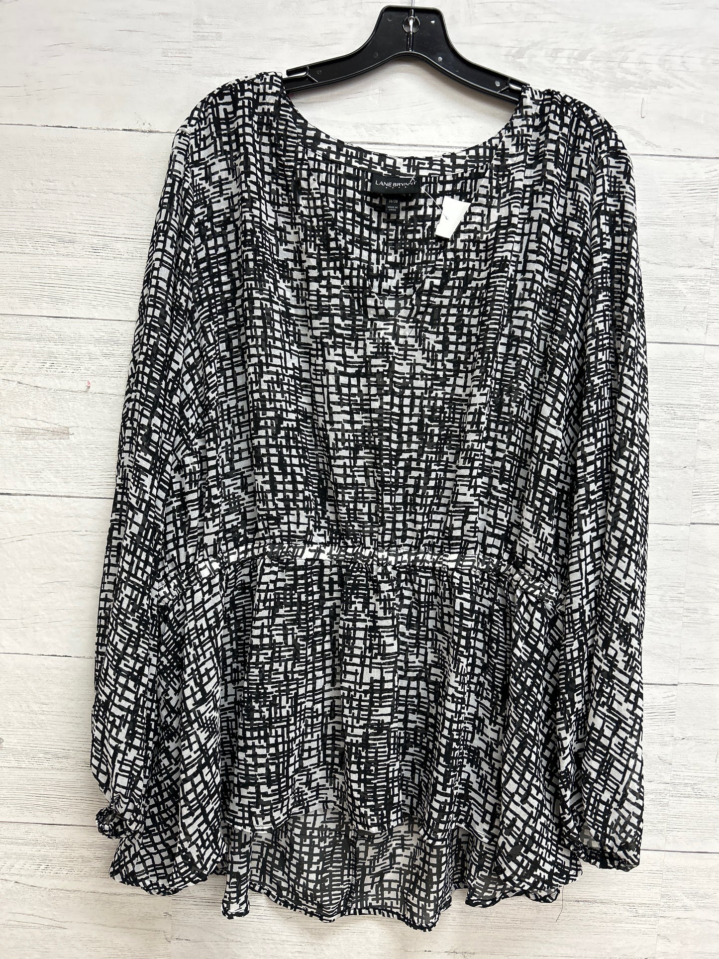 Size 26/28 Lane Bryant Black/White Shirt