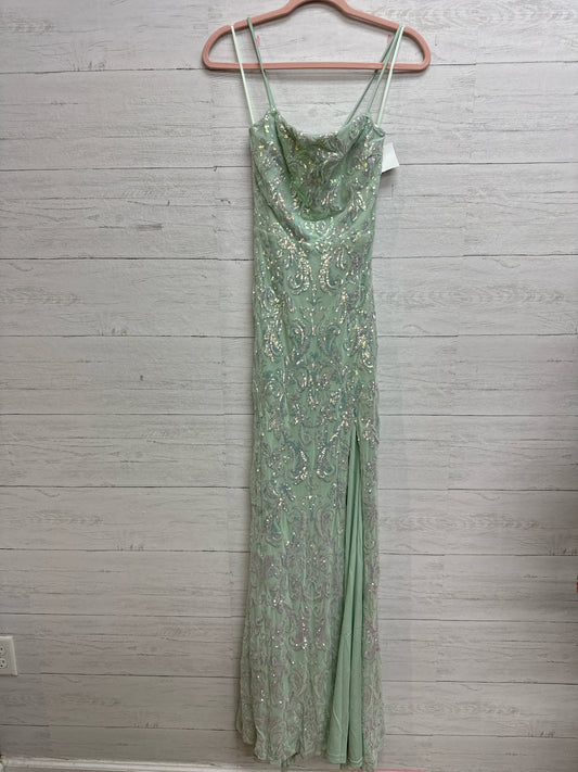 Size L Windsor Mint Gown