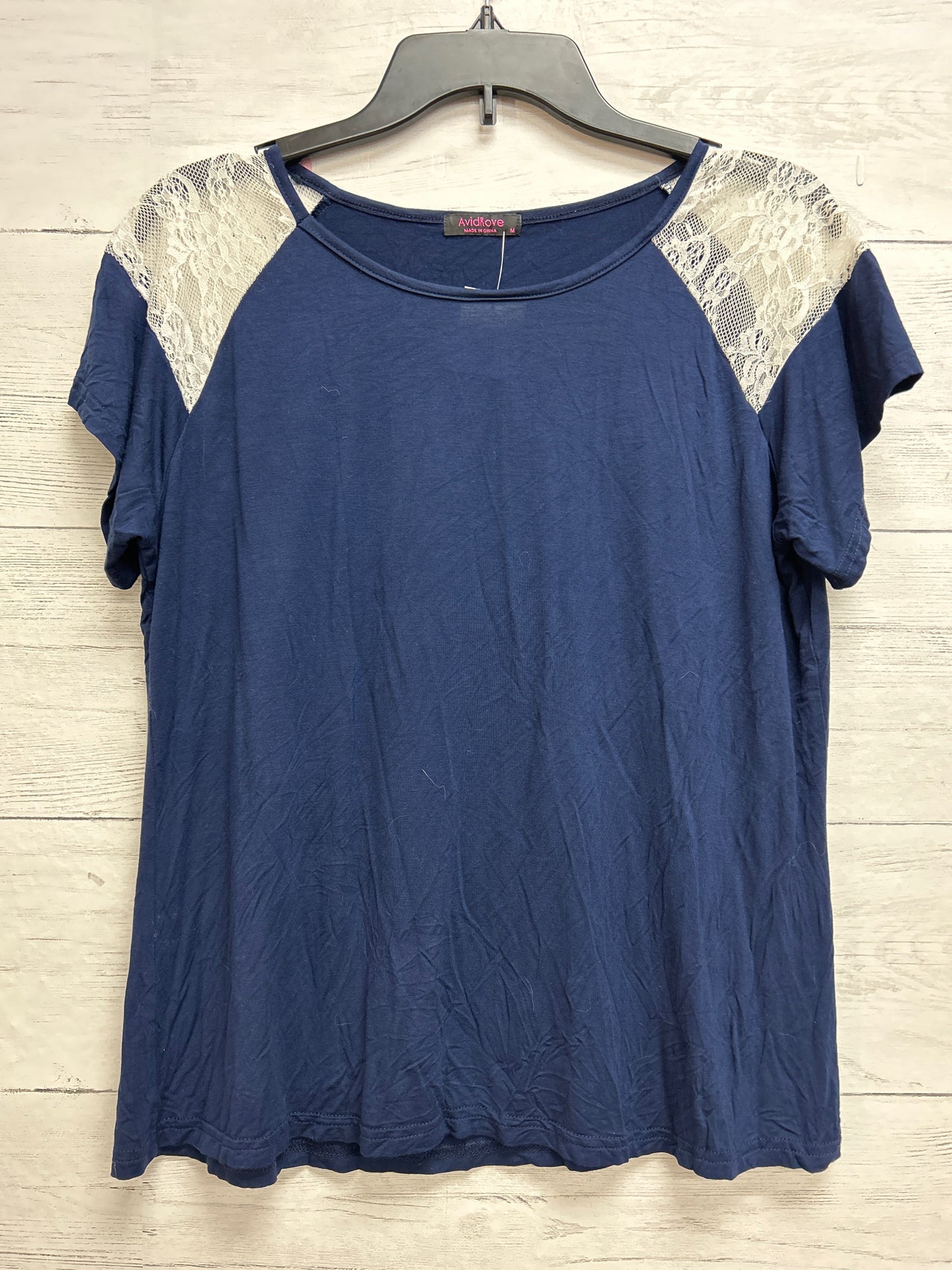 Size M Avid Love Navy Shirt