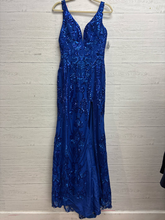 Size 8 N/A Blue Gown