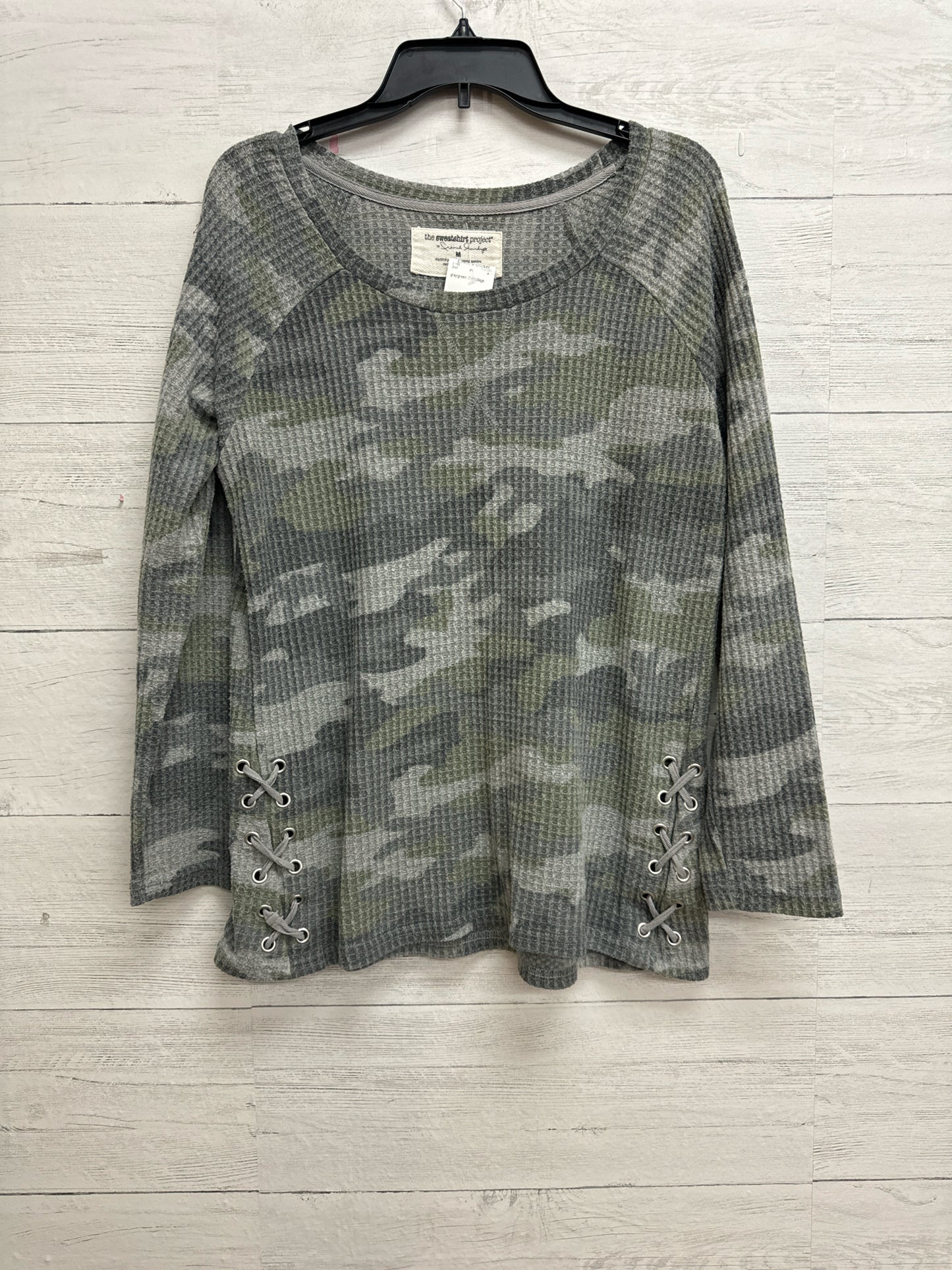 Size M gray/green Shirt