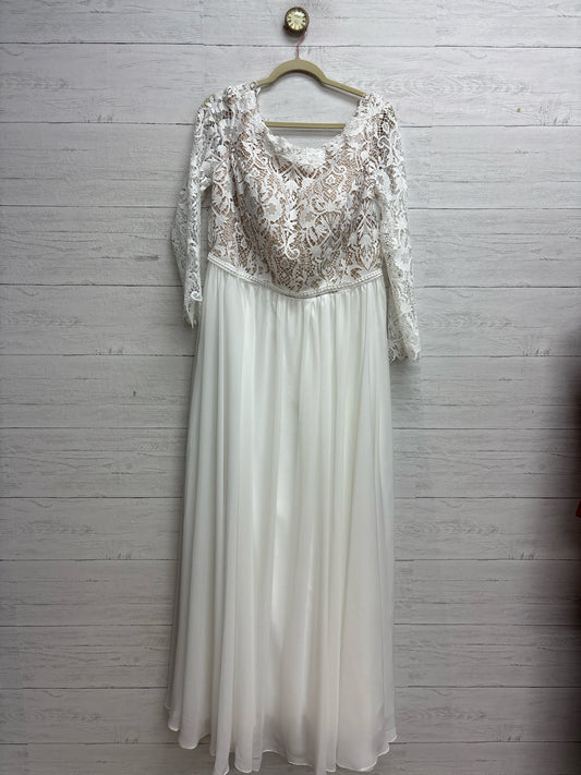 Size 20 WHITE/TAN Gown