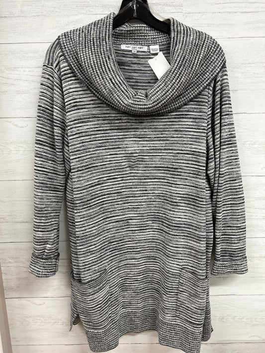 Size 2X Eight eight eight gray/black Sweater