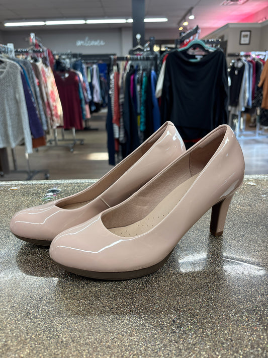 7.5 Clarks Beige Womens Shoe