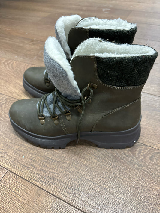 9 Maurices Green Boots